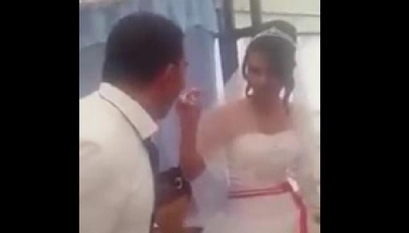 YouTube: Novio sorprende a su nueva esposa con golpe en plena boda [VIDEO]
