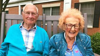 Abuelos con más de 100 años se enamoran y se casan tras salir juntos por un año