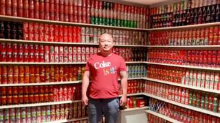 Hincha de Coca-Cola junta 11,308 latas diferentes para lograr ansiada marca mundial | VIDEO 