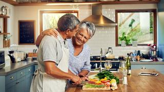 Comer para vivir: ¿Qué considerar en la dieta del adulto mayor?