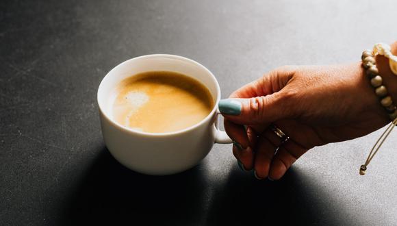 Estos trucos te ayudarán a limpiar las manchas de café inmediatamente. (Foto: Pexels)