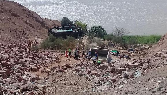 Reportan la muerte de turistas tras caída de minivan a un abismo de más de 100 metros en el Cusco. (Imagen referencial)