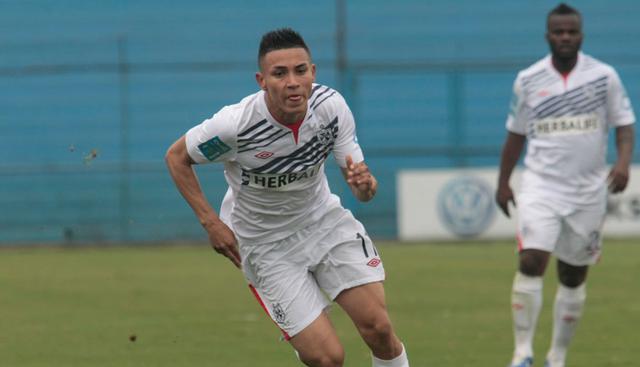 Buscando tener notoriedad en el fútbol peruano, Jean Deza fichó por San Martín en 2013 y solo permaneció medio año.
