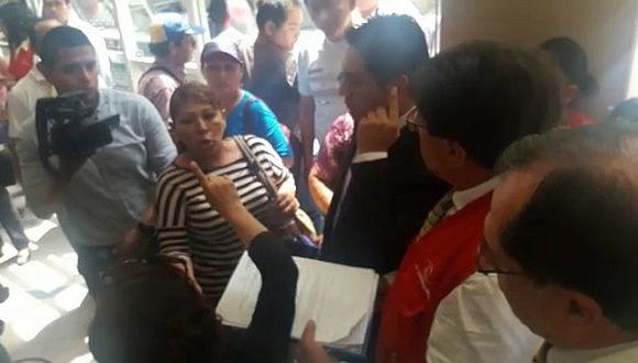 ​Accidentada visita de la Contraloría al hospital Guillermo Almenara (VIDEO)