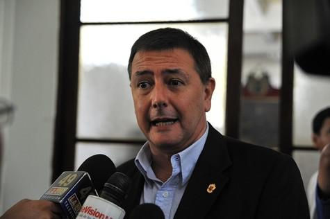 Salinas admite que sueldo de 3 mil 200 soles no le alcanza 