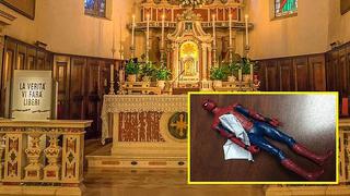 Twitter: niño deja juguete de spiderman en iglesia y de paso pide milagrito a Dios