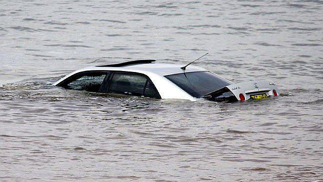 Nueva York: huyen de la Policía en auto robado y terminan ahogados