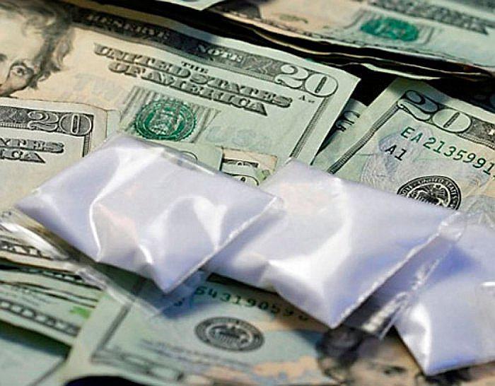 PNP atrapa a vendedor de drogas exclusivo de travestis y meretrices de centros nocturnos