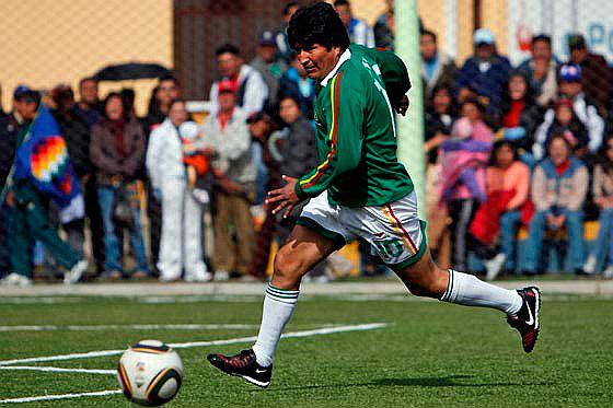 Evo Morales hace oficial petición de que Bolivia sea sede de un mundial