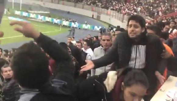 Clásico Universitario - Alianza Lima: hincha aliancista fue retirado del Nacional por celebrar gol de Affonso (VIDEO)