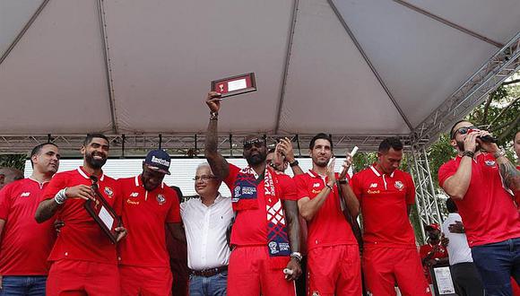 ​Luis Tejada y Alberto Quintero reciben homenaje con su selección en Panamá