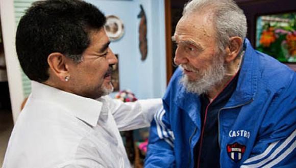 Fidel Castro se declara admirador de Diego Maradora y le envía carta
