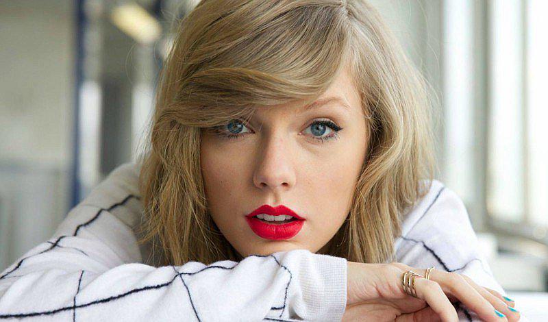 Taylor Swift: famosa luce como Dios la trajo al mundo en videoclip