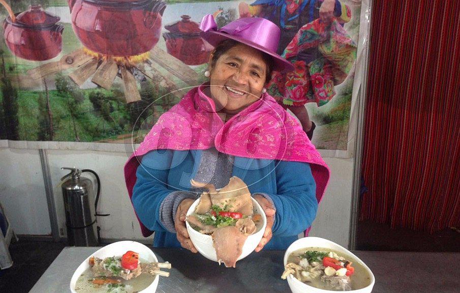 ​Invierno en Lima: ciudadanos combaten el frío con sopa de cuy (VIDEO)