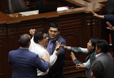 Pelea en el Congreso: el preciso momento en que Pasión Dávila golpeó por la espalda a Juan Burgos 