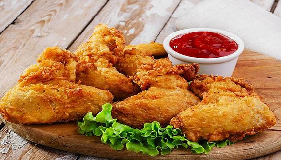 Comer pollo o pescado frito aumenta el riesgo de muerte 