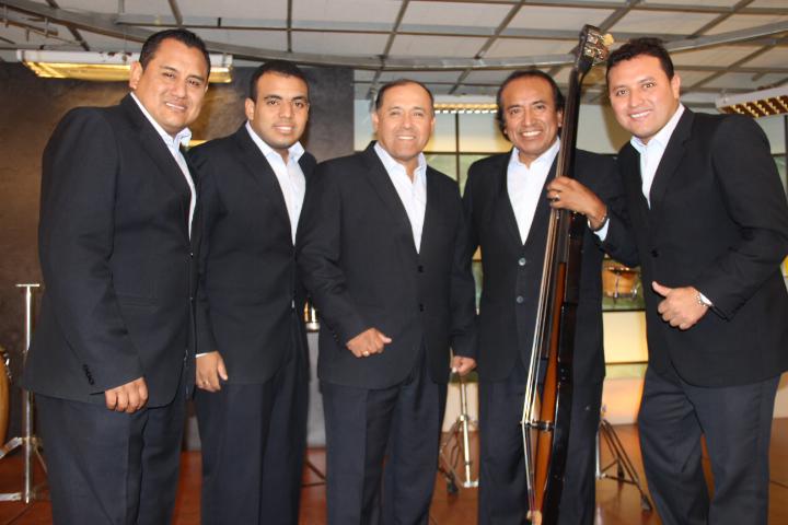 Agua Marina y 'Juan Gabriel' juntos por el Día de San Valentín 