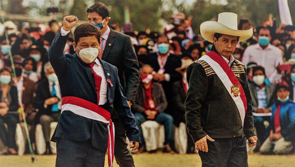 Guido Bellido juró al cargo el 30 de julio en las Pampas de Ayacucho. Fueron 60 días marcados por la confrontación políticos, investigaciones fiscales y cuestionamientos de distintos sectores (Photo Ernesto BENAVIDES / AFP)