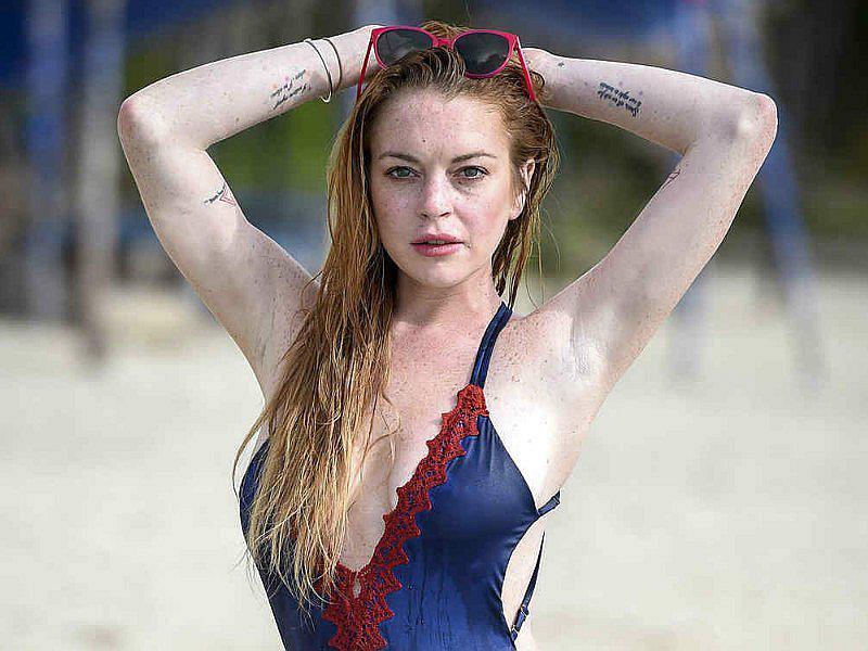 Lindsay Lohan causa furor en las redes sociales con sexy bikini 