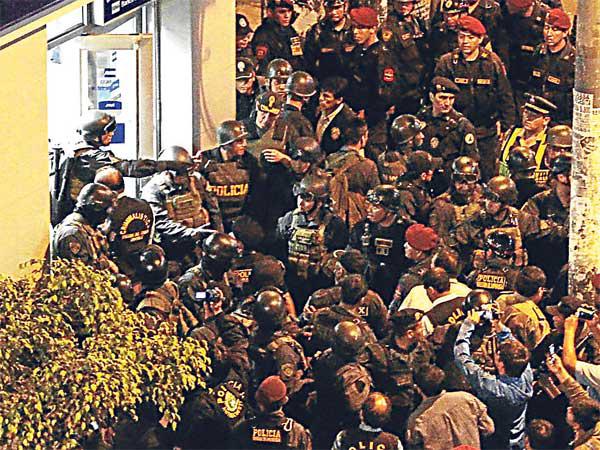 Denunciarán a policías