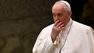 “Ser homosexual no es un delito”, afirma el papa Francisco, pero enfatiza que “sí, es un pecado”