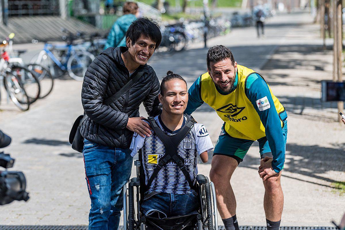 Claudio Pizarro y su gran gesto con hincha de Alianza Lima