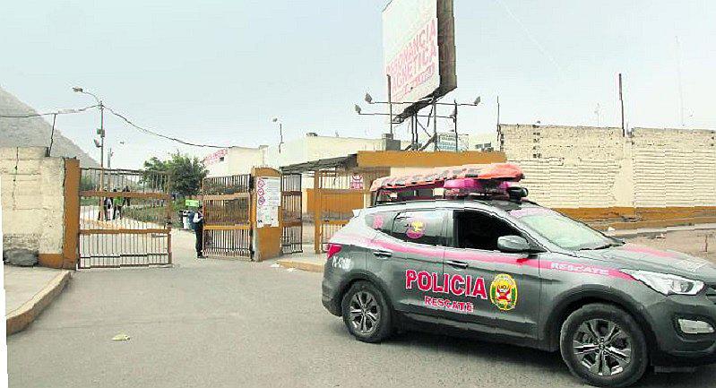 Comas: mujer es baleada, la llevan al hospital pero huyó