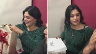 Mujer monta escena de celos a su novio tras abrir regalo y ver “detalle” | VIDEO