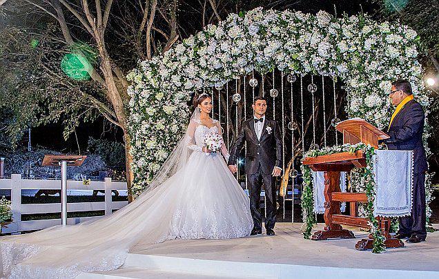 ¡Natalie Vértiz celebra su primer año de casada! ¡Recordemos su maravilloso vestido!