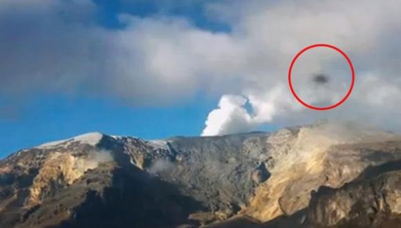 Supuesto ovni sobrevuela volcán en Colombia [VIDEO]