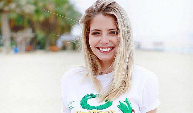 Flavia Laos se divierte en Miami y encanta a sus fans