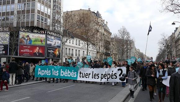 París: decenas de miles de opositores al aborto desfilan por las calles
