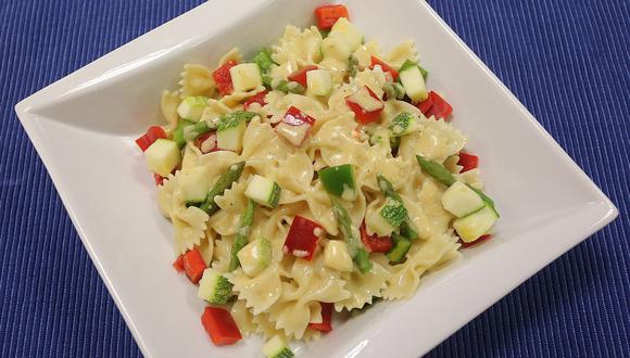 Receta: Prepara esta ensalada de corbatitas con vegetales para bajar de peso  