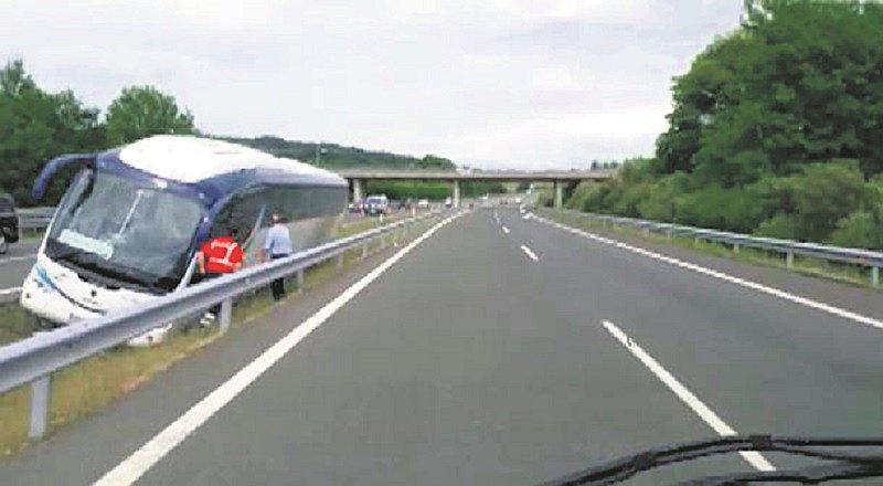 ¡Increíble! Chofer se desmaya pero nadie resulta afectado con heroica reacción