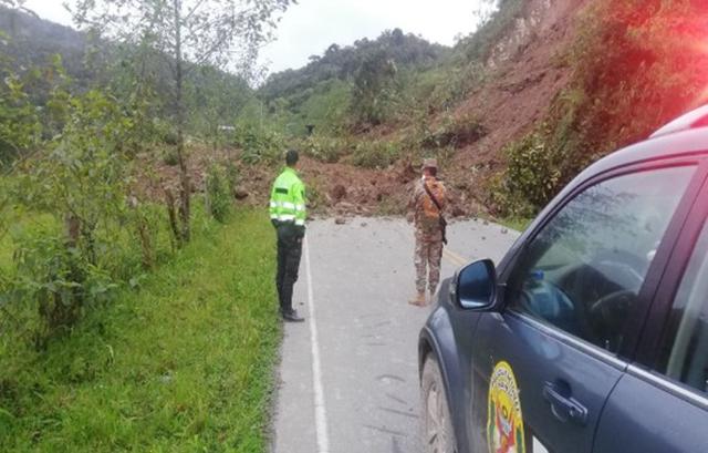 Amazonas. Caída de piedra y tierra bloqueó un tramo de la carretera Fernando Belaunde Terry. (PNP)