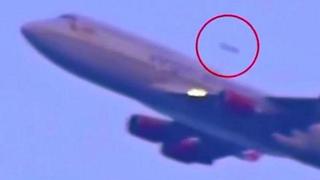 ​Youtube: captan supuesto ovni junto a un avión comercial