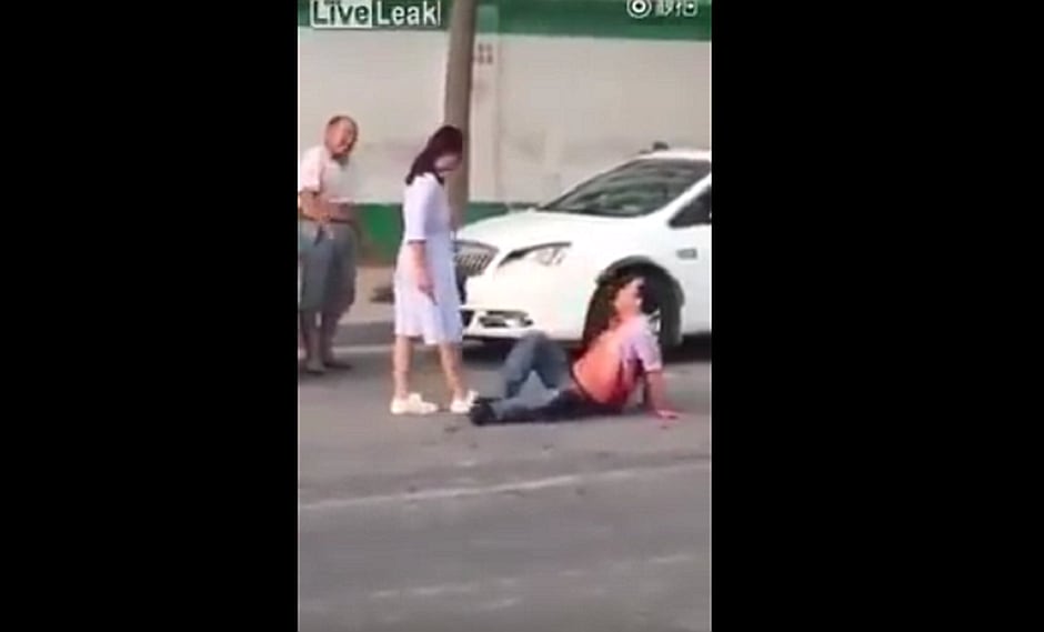 Youtube Mujer Apuñala Y Casi Mata En Plena Calle A Su Esposo Infiel Video Locomundo Ojo 0567