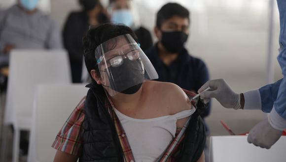 El proceso de vacunación en el Perú comenzó el martes 9 de febrero, en los principales centros de salud en Lima y Callao.  Foto: Britanie Arroyo/@photo.gec