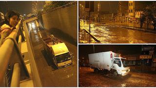Huachipa: bypass se inunda y camión queda en este estado (VIDEO)