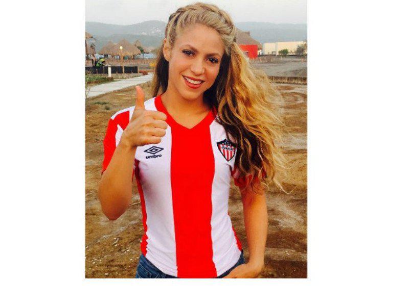 Shakira impacta con sus fabulosas piernas llegando al gimnasio [FOTOS]