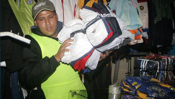 Decomisan ropa bamba en galería del Cercado de Lima | ACTUALIDAD | OJO