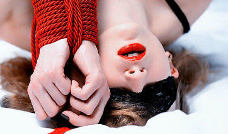¿A lo salvaje? 6 trucos para practicar el bondage con la pareja