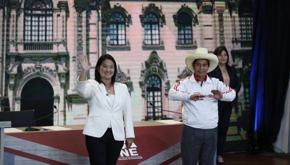 Según las cifras del conteo rápido rápido de Ipsos Perú, Pedro Castillo, de Perú Libre, obtuvo el 50.2% y Keiko Fujimori, de Fuerza Popular, el 49.8% de los votos. (Foto: Hugo Pérez / GEC)