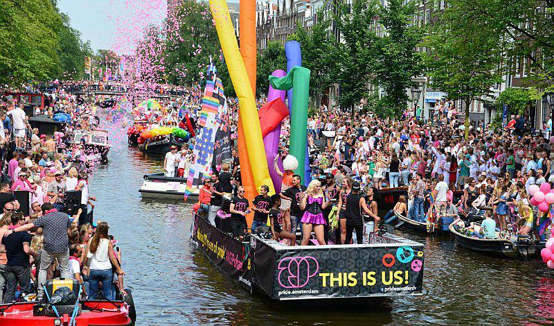 ¡Así posó la modelo Valentijn de Hingh en contra de los países en donde aún es ilegal ser homosexual!