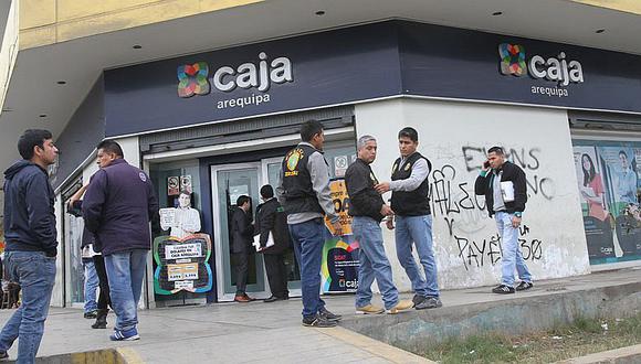  Independencia: 'Marcas' asaltan Caja Arequipa y desatan terror frente al Metropolitano [FOTOS] 