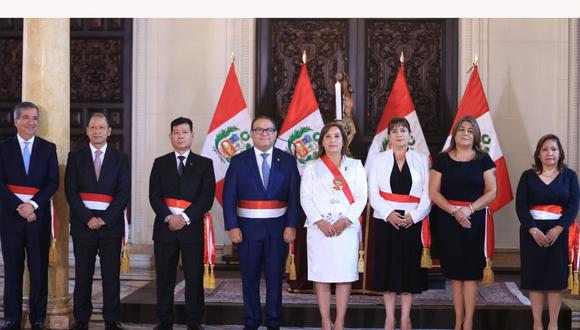La juramentación en Palacio de Gobierno fue seguida por una foto oficial.