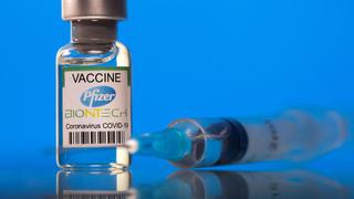 Pfizer y BioNTech: Su vacuna contra el COVID-19 protege al menos seis meses, según confirman 