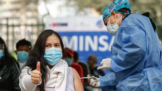 COVID-19: Perú vacunó con ambas dosis a más del 70 % de su población objetivo