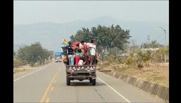 Tarapoto: Pasajeros arriesgan su vida viajando en tolva de carro