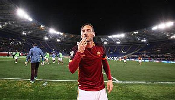 Francesco Totti dice que solo dejó a la Roma y que iría a otro equipo